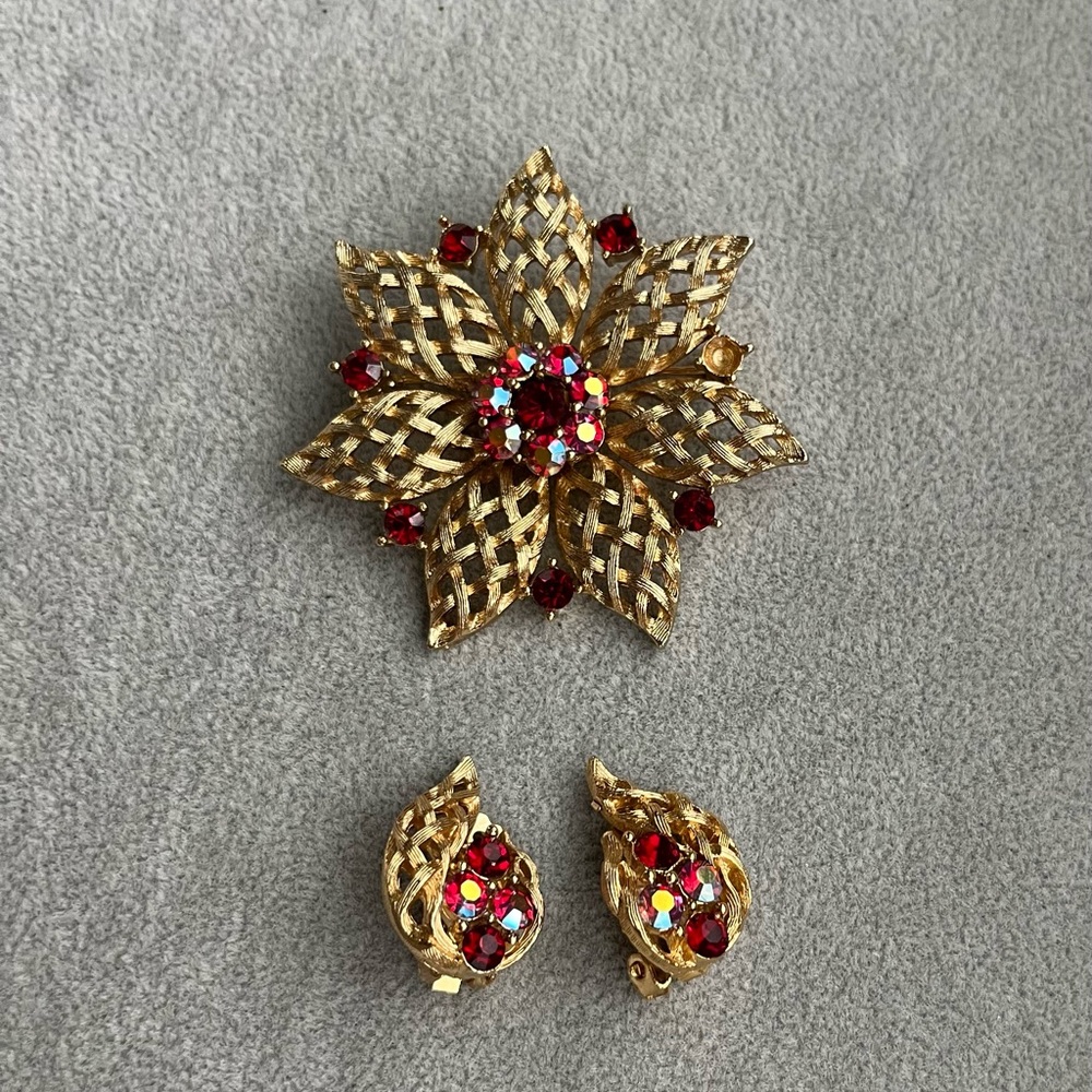 Vintage Lisner Red and Gold Flower Brooch Set